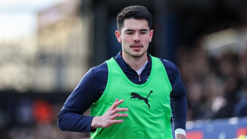STOCKPORT, ENGLAND - MARCH 1: Blackpools Elkan Baggott warms up during the Sky Bet League One match between Stockport County FC and Blackpool FC at Edgeley Park on March 1, 2025 in Stockport, England. (Photo by Alex Dodd - CameraSport via Getty Images)