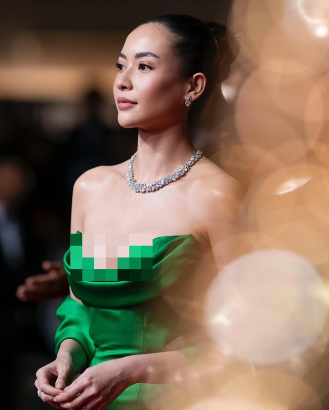 Elvira menyempurnakan tampilannya dengan riasan flawless, tatanan rambut sleek updo, serta perhiasan berlian simpel, membiarkan gaunnya yang menjadi pusat perhatian. Foto: Instagram/@elviraelph