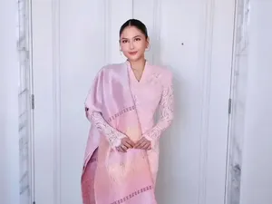 Gaya Jessica Mila Tampil Serba Pink di Pembaptisan Anak, Cantik dan Flawless