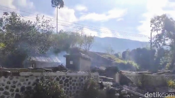 Kantor Afdeling Kalisengon yang Terbakar