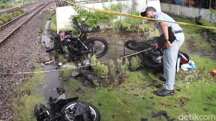 Kecelakaan KA Malioboro di lokasi pelintasan di Kelurahan Mangge, Kecamatan Barat, Magetan