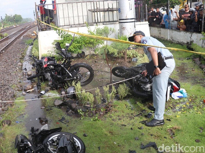Kecelakaan KA Malioboro di lokasi pelintasan di Kelurahan Mangge, Kecamatan Barat, Magetan