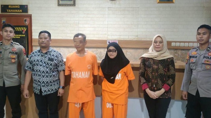 Ketua PP Blora, MJ, dan rekannya, WH, saat ditangkap polisi.