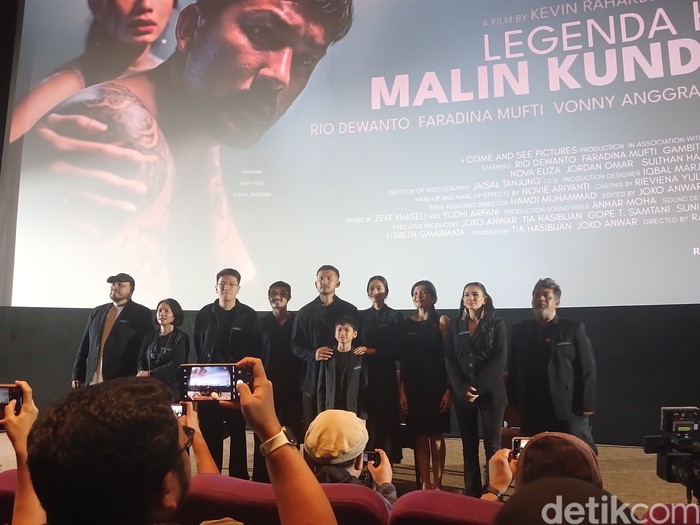 Legenda Kelam Malin Kundang Cast dan kru film Legenda Kelam Malin Kundang saat konferensi pers di XXI Epicentrum, Kuningan, Jakarta Selatan pada Senin (19/5/2025). Legenda Kelam Malin Kundang merupakan proyek terbaru Come and See Pictures, rumah produksi Joko Anwar.
