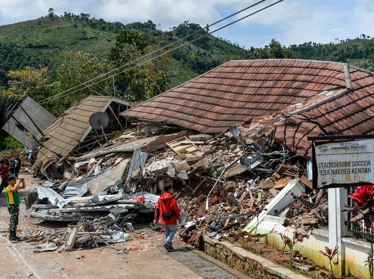 Longsor Rusak Fasilitas Desa dan Rumah Warga di Nagreg