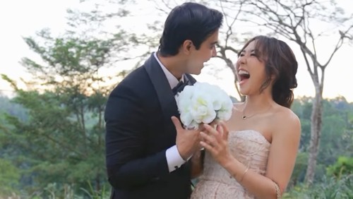 Pasangan penerima bunga pengantin Luna Maya dan Maxime Bouttier.