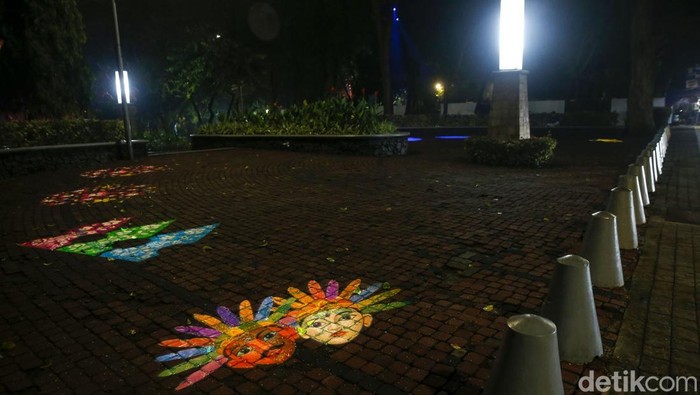 Suasana petang di Taman Ayodiya dan Taman Langsat usai diberlakukannya pembukaan 24 jam oeh Gubernur DKI Jakarta Pramono Anung, Senin (19/5/2025).