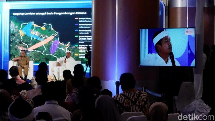 Mendagri Tito Karnavian dan Gubernur Jabar Dedi Mulyadi di detikcom Regional Summit 2025