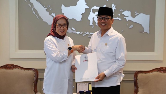 Menteri Desa dan Pembangunan Daerah Tertinggal Yandri Susanto melaksanakan pertemuan strategis dengan Menteri Pendayagunaan Aparatur Negara dan Reformasi Birokrasi Rini Widyantini sebagai upaya mempercepat transformasi tata kelola pemerintahan dan meningkatkan kualitas layanan publik di tingkat desa.