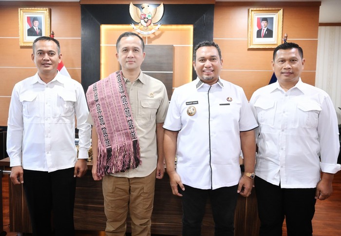 Menteri Transmigrasi RI Iftitah Sulaiman bertemu dengan Bupati Timor Tengah Utara Yosep Falentinus Delasalle Kebo.
