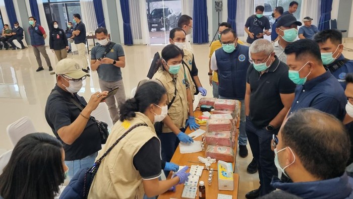 Penimbangan ulang barang bukti narkoba yang disita TNI AL di Karimun.