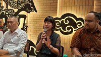 Di sisi GOTO, penjelasan disampaikan oleh Direktur GOTO, Catherine Hindra Sutjahyo. Komisi sebesar 20 persen yang diterapkan disebut digunakan untuk mendukung pengembangan sistem digital, termasuk promosi pelanggan dan pemeliharaan teknologi aplikasi. Pendapatan mitra pengemudi disebut tidak dipotong untuk biaya tersebut. Andi Hidayat/detikcom