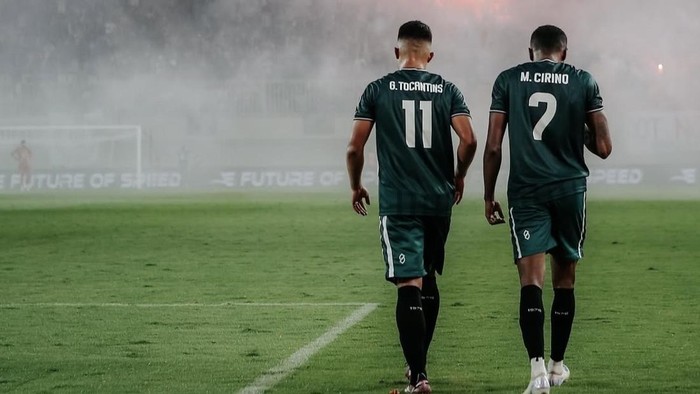 Pemain PSS Sleman usai mengalahkan Persija Jakarta di Stadion Maguwoharjo, Sleman, Sabtu (17/5/2025).