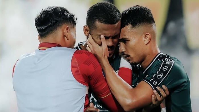 Pemain PSS Sleman usai mengalahkan Persija Jakarta di Stadion Maguwoharjo, Sleman, Sabtu (17/5/2025).