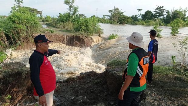 Penampakan tanggung jebol di Sungai Tuntang, Demak, Senin (19/5/2025).