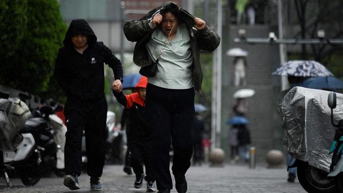 A yellow alert was issued in parts of Zhejiang, Fujian, Guangdong and Guangxi, indicating a relatively high risk of mountain flooding, Xinhua said.PHOTO: AFP