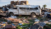 Konstruksi rumah di kawasan ini sebagian besar menggunakan kayu, yang umum di wilayah pedesaan Amerika Serikat. Meskipun efisien dan terjangkau, struktur ini kurang mampu menahan kekuatan angin ekstrem seperti tornado. Hal ini menjadi perhatian dalam evaluasi bangunan pascabencana.