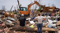 Gubernur Kentucky, Andy Beshear, mengonfirmasi bahwa Laurel County menjadi wilayah paling terdampak, dengan 17 dari 19 korban jiwa di negara bagian tersebut berasal dari area ini. Pemerintah negara bagian telah mengerahkan bantuan darurat dan sedang mengupayakan bantuan federal.