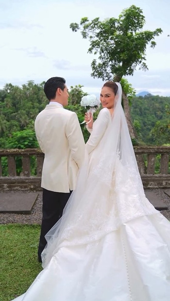 Pernikahan Luna Maya dan Maxime Bouttier