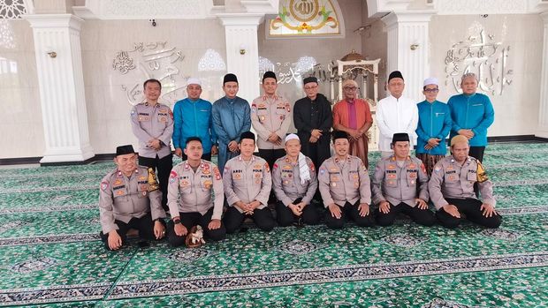 Polda Metro Jaya mengimbau masyarakat mewaspadai premanisme lewat 'Jumat Keliling'