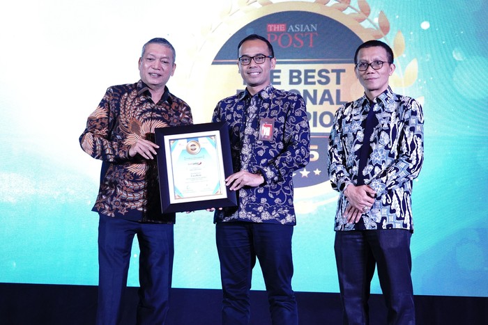 PT Bank Pembangunan Daerah Jawa Timur Tbk (Bank Jatim) kembali menerima penghargaan dari The Asian Post dalam ajang The Asian Post Best Regional Champion 2025.