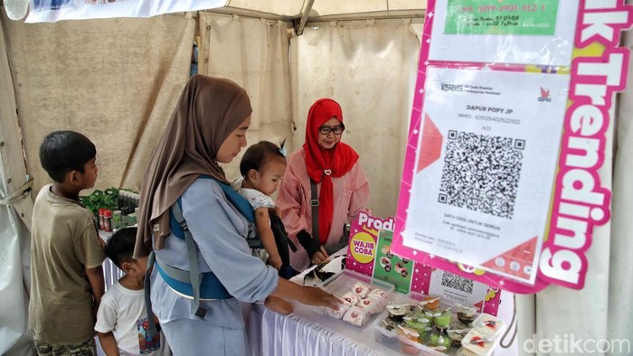 Qris Jadi Solusi Praktis untuk UMKM Kecil UMKM di Tanjung Priok gunakan QRIS untuk transaksi non-tunai. Solusi praktis, aman, dan modern menuju ekonomi digital inklusif.