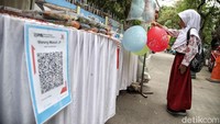 QRIS bantu UMKM menyesuaikan diri dengan perkembangan teknologi dan tren belanja masyarakat masa kini.