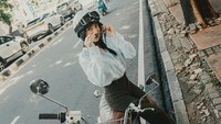 Rachel Cia bergaya di atas motor. (Foto: dok Instagram)