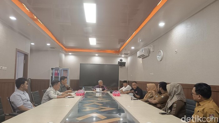 Rapat dengan pendapat bersama Komisi A DPRD Makassar dengan PT PT Aditarina Arispratama terkait sengketa lahan.