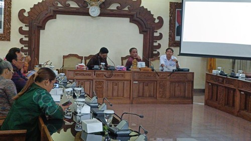 Rapat DPRD Bali dan PLN UID Bali di DPRD Bali, Senin (19/5/2025). (Karsiani Putri/detikBali)