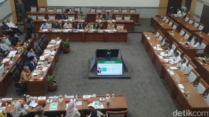 RDP Komisi VIII DPR RI dengan Dirjen PHU Kemenag, Senayan, Jakarta Pusat, Senin (19/5/2025).