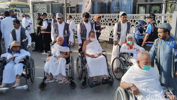 Sebanyak 47.384 dari 203.320 jemaah haji reguler Indonesia merupakan jemaah lanjut usia (lansia). (Haris/detikcom).