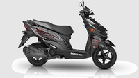 Suzuki Avenis 125 baru terlihat lebih sporty dan manly berkat kombinasi warna yang berbeda. Selain itu, pabrikan juga memberikan striping atau grafis anyar yang mengandung nuansa grafiti. Foto: Doc. Suzuki India.