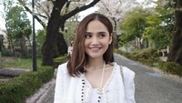 Awas terbius dengan senyum manis Syifa Hadju. Foto: instagram Syifa Hadju