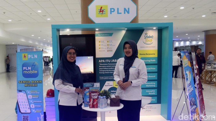 Tenan PT PLN (Persero) Unit Induk Distribusi Jawa Barat meramaikan detikcom Regional Summit 2025