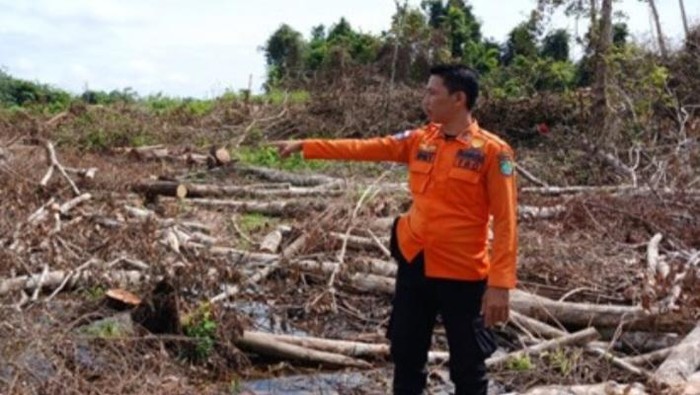 Tim BPBD Muba mengecek lokasi yang berpotensi karhutla.