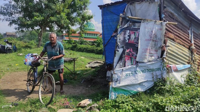 Warga yang tinggal di gubuk pinggir tanggul Lapindo