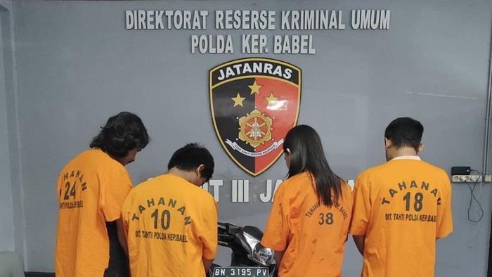 4 pelaku pemerasan yang berhasil diamankan polisi.