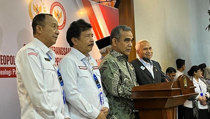 Ketua MPR Ahmad Muzani di kompleks parlemen Senayan, Jakarta, Selasa (20/5/2025).