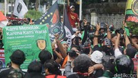 Dalam aksinya, pengemudi tuntut aplikator turunkan potongan komisi menjadi maksimal 10 persen.