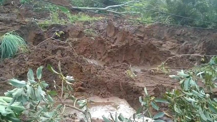 Bencana longsor di Sukahening, Kabupaten Tasikmalaya