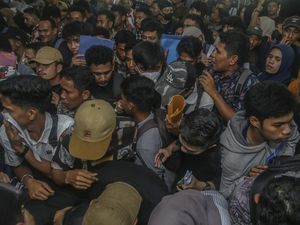 Berdesakan demi Dapat Kerja di Job Fair Maluku Utara
