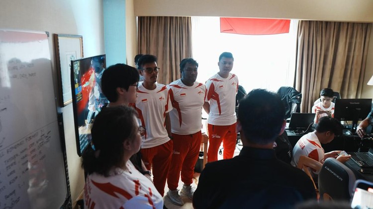 Bertandang ke Pelatnas Timnas Esports RI, Pakai Fasilitas Hotel Bintang 5 Timnas Esports Indonesia tengah menjalani pemusatan latihan national (Pelatnas), untuk persiapan SEA Games 2025 di Thailand. Yuk intip kegiatannya di lokasi.