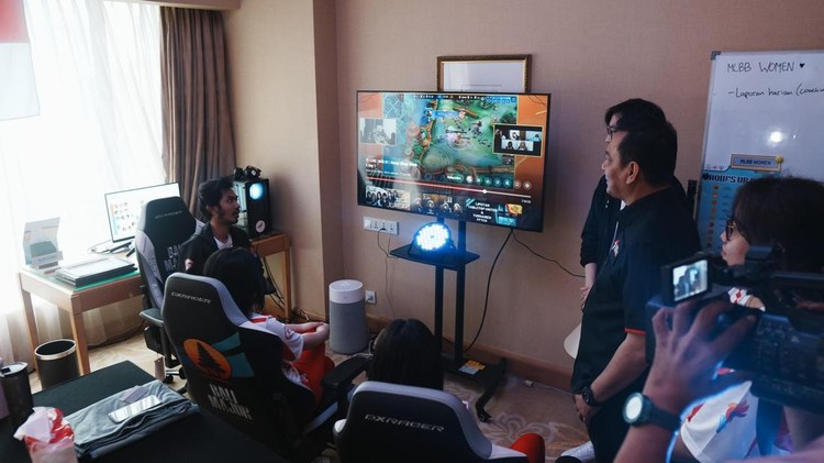 Bertandang ke Pelatnas Timnas Esports RI, Pakai Fasilitas Hotel Bintang 5 Timnas Esports Indonesia tengah menjalani pemusatan latihan national (Pelatnas), untuk persiapan SEA Games 2025 di Thailand. Yuk intip kegiatannya di lokasi.