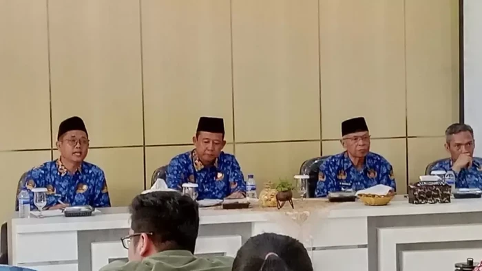 Bupati Muaro Jambi Bambang Bayu Suseno (BBS) saat adakan rapat