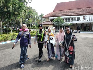 1.493 Calon Haji Bojonegoro Bertolak ke Surabaya, Termuda 19 Tahun