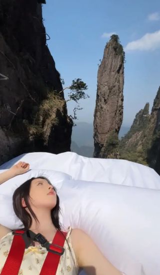 Cliff Bed di China