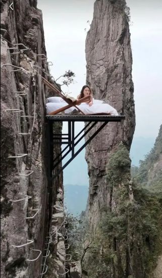 Cliff Bed di China