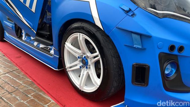 Daihatsu Sirion Dimodif Pakai Pintu Ala Lamborghini