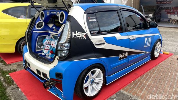 Daihatsu Sirion Dimodif Pakai Pintu Ala Lamborghini